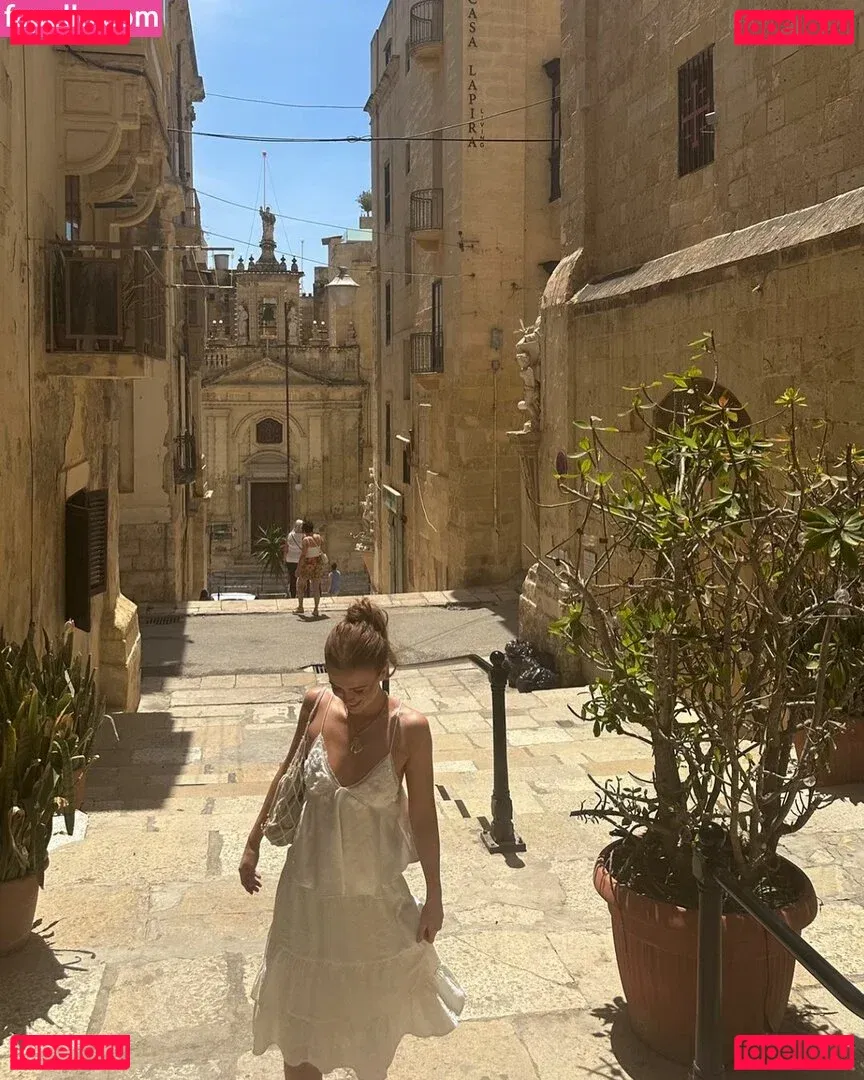 Maisie Smith Onlyfans Photo Gallery 