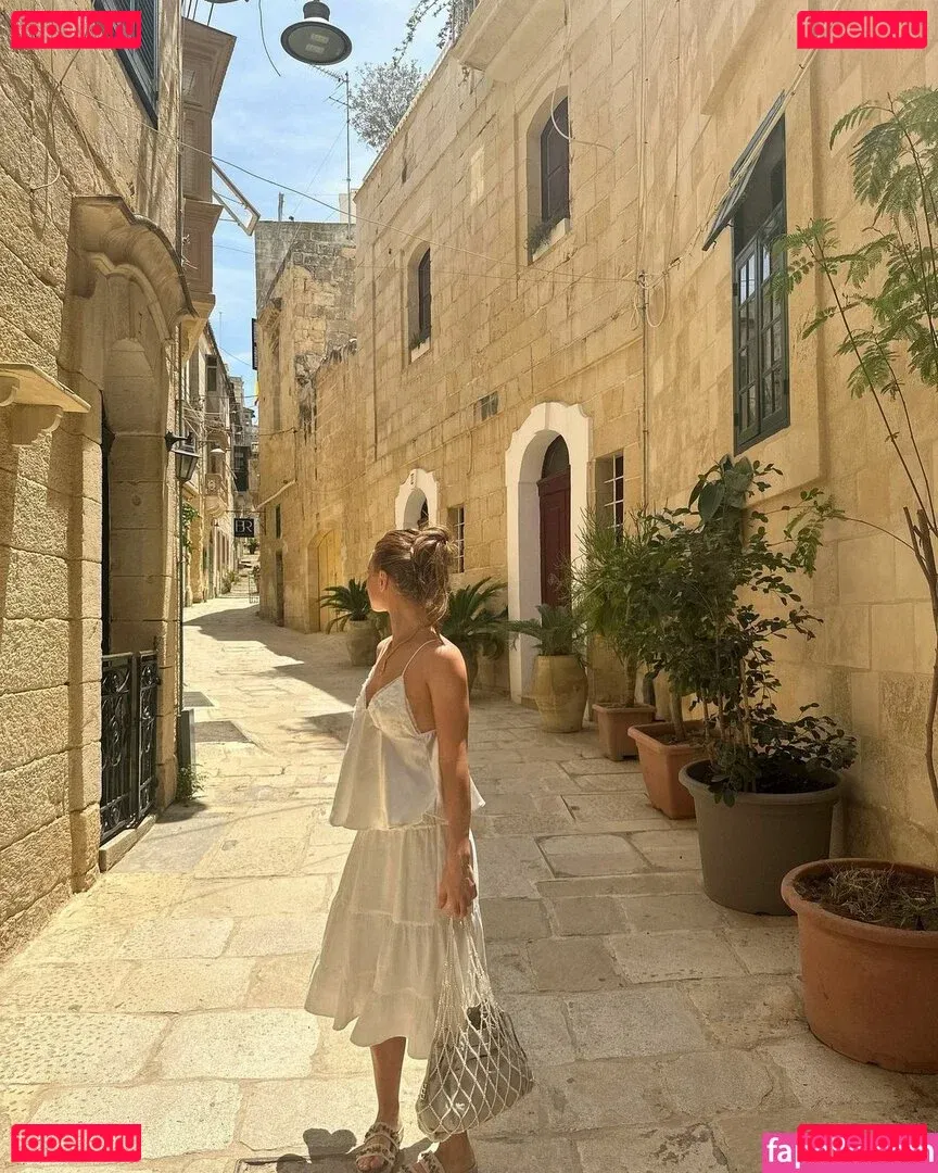 Maisie Smith Onlyfans Photo Gallery 