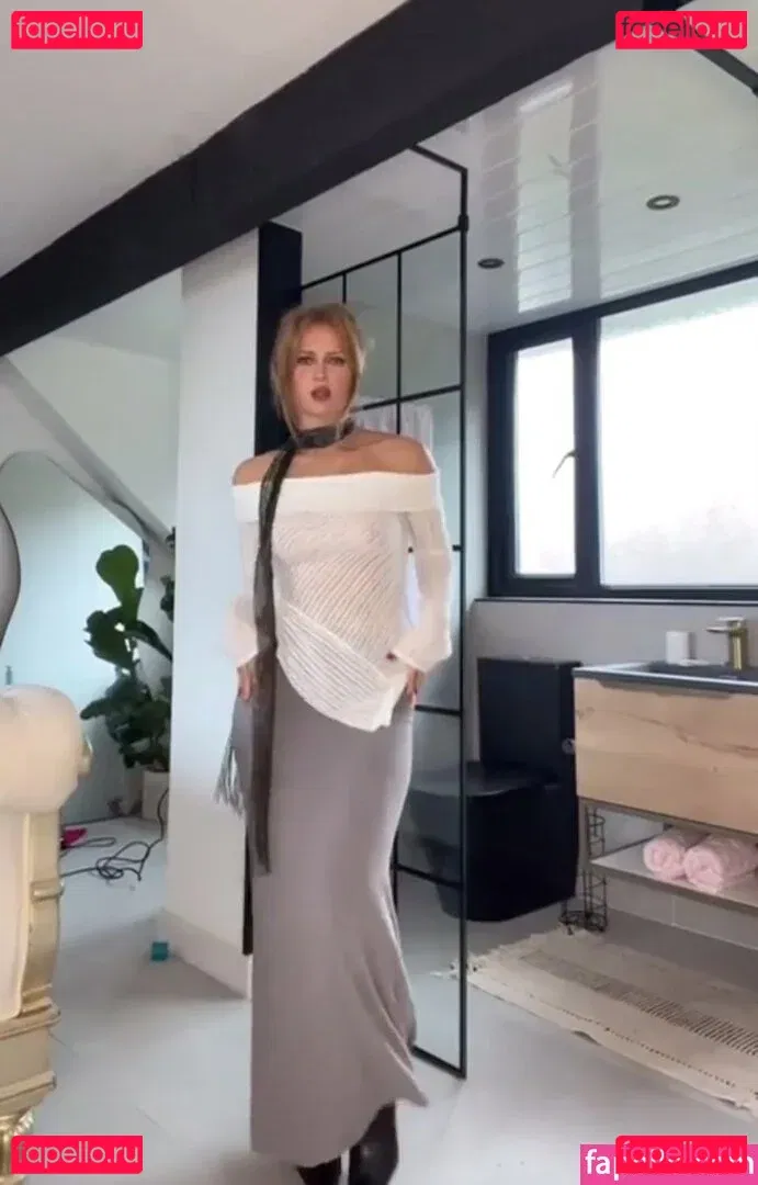 Maisie Smith Onlyfans Photo Gallery 