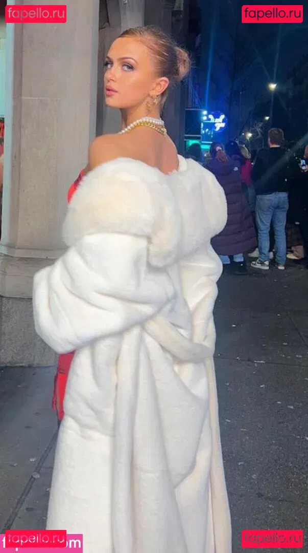 Maisie Smith Onlyfans Photo Gallery 