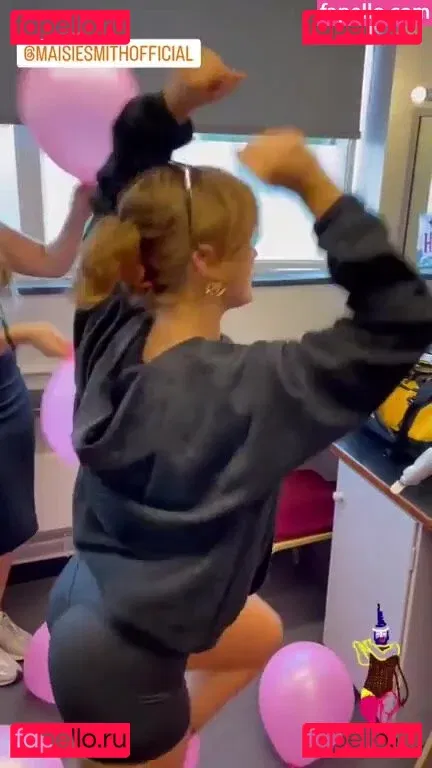 Maisie Smith Onlyfans Photo Gallery 