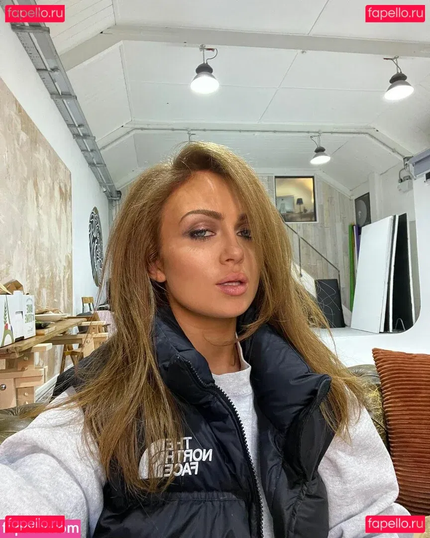 Maisie Smith Onlyfans Photo Gallery 