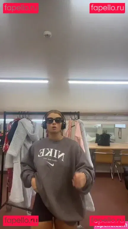 Maisie Smith Onlyfans Photo Gallery 