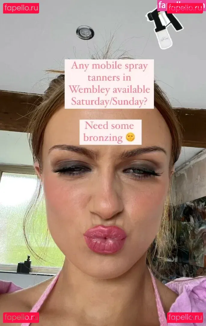 Maisie Smith Onlyfans Photo Gallery 