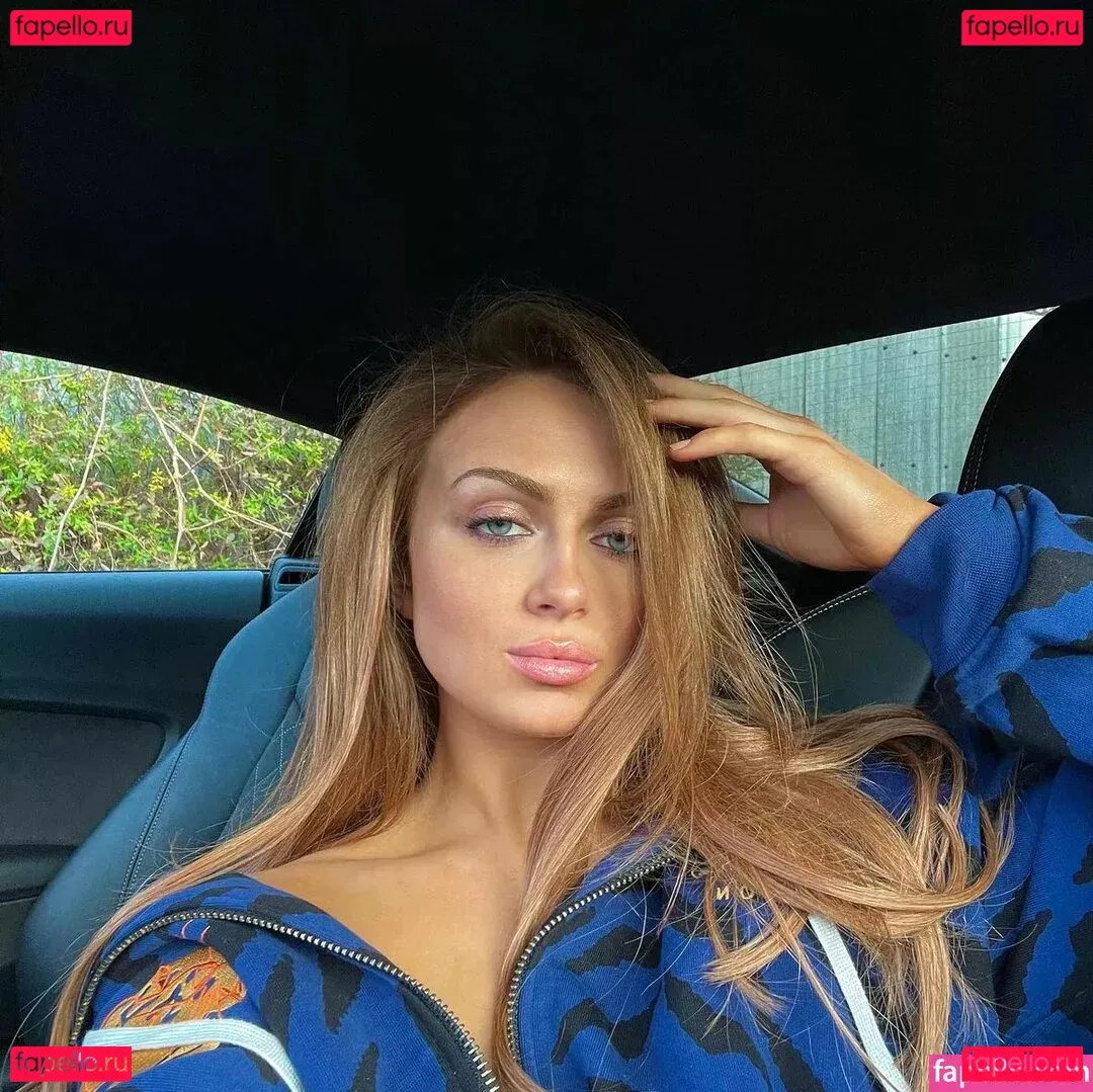 Maisie Smith Onlyfans Photo Gallery 