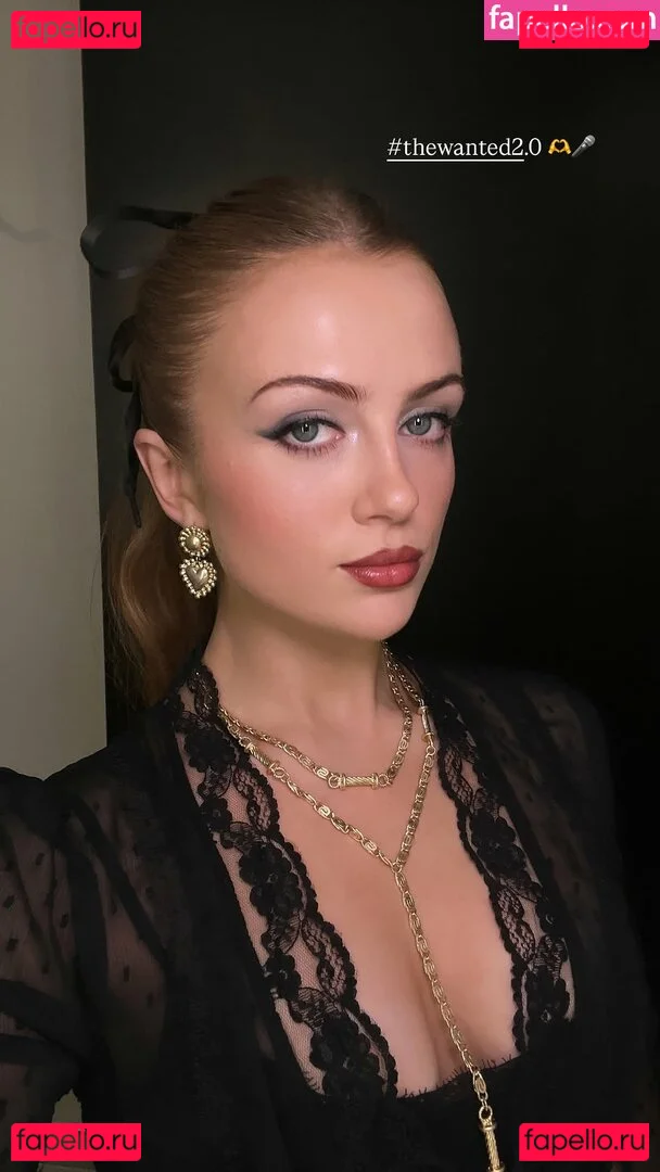 Maisie Smith Onlyfans Photo Gallery 