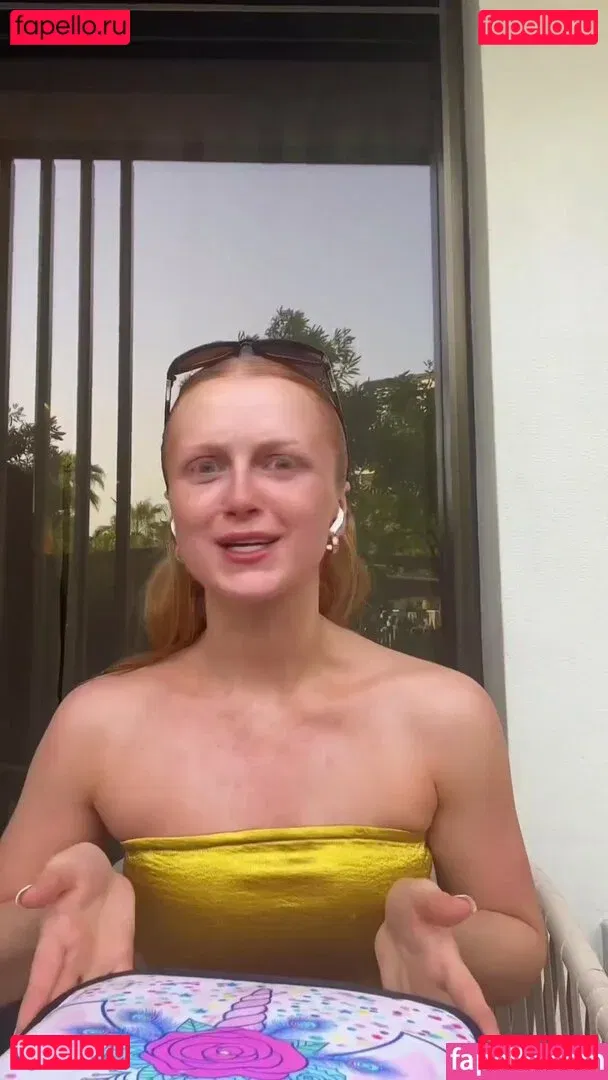 Maisie Smith Onlyfans Photo Gallery 