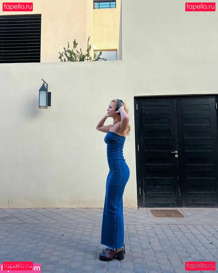 Maisie Smith Onlyfans Photo Gallery 