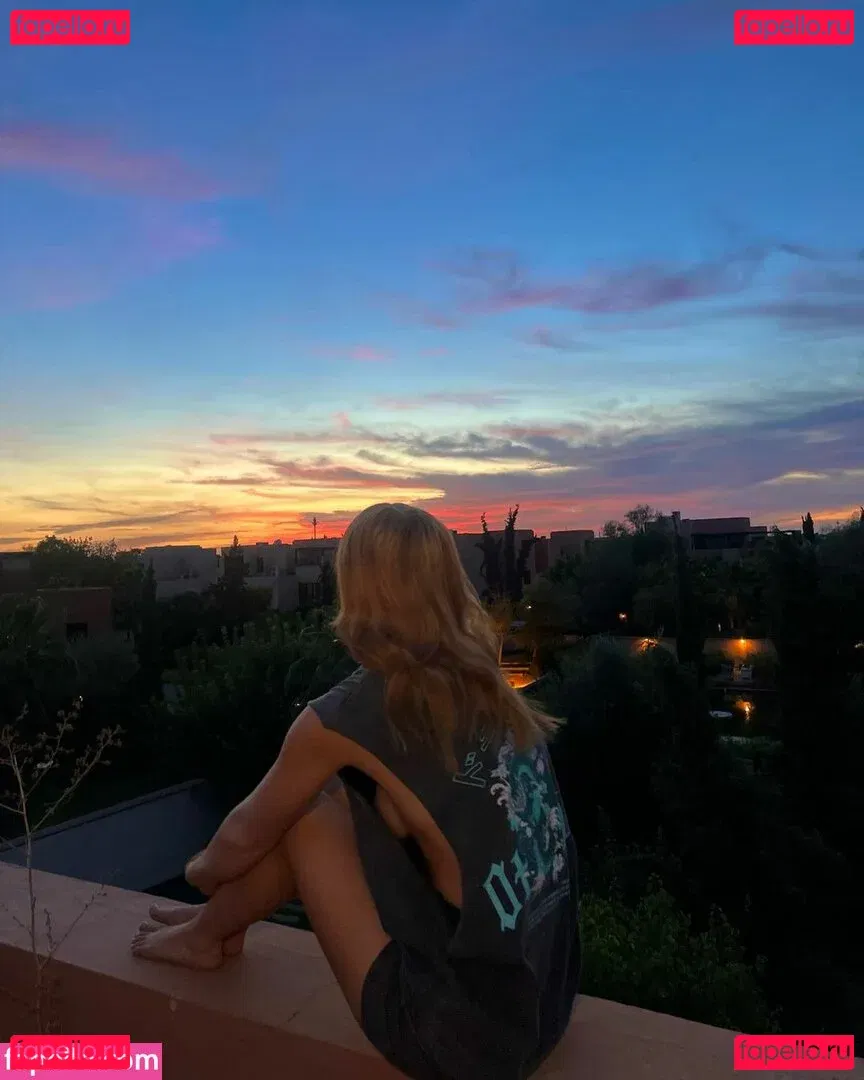 Maisie Smith Onlyfans Photo Gallery 