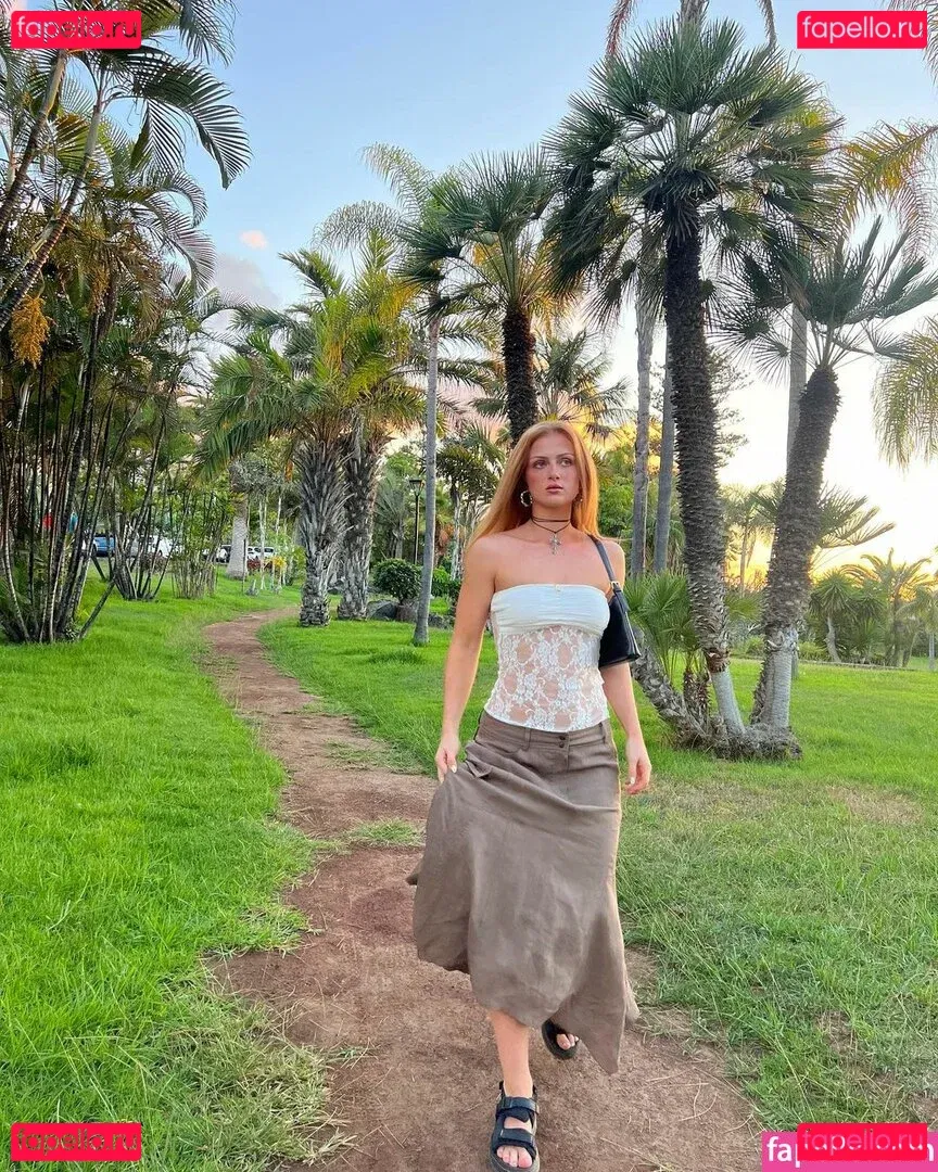 Maisie Smith Onlyfans Photo Gallery 