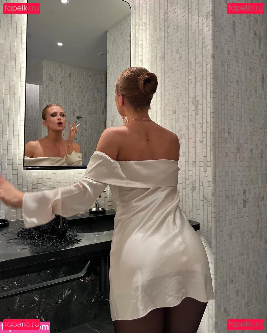 Maisie Smith Onlyfans Photo Gallery 