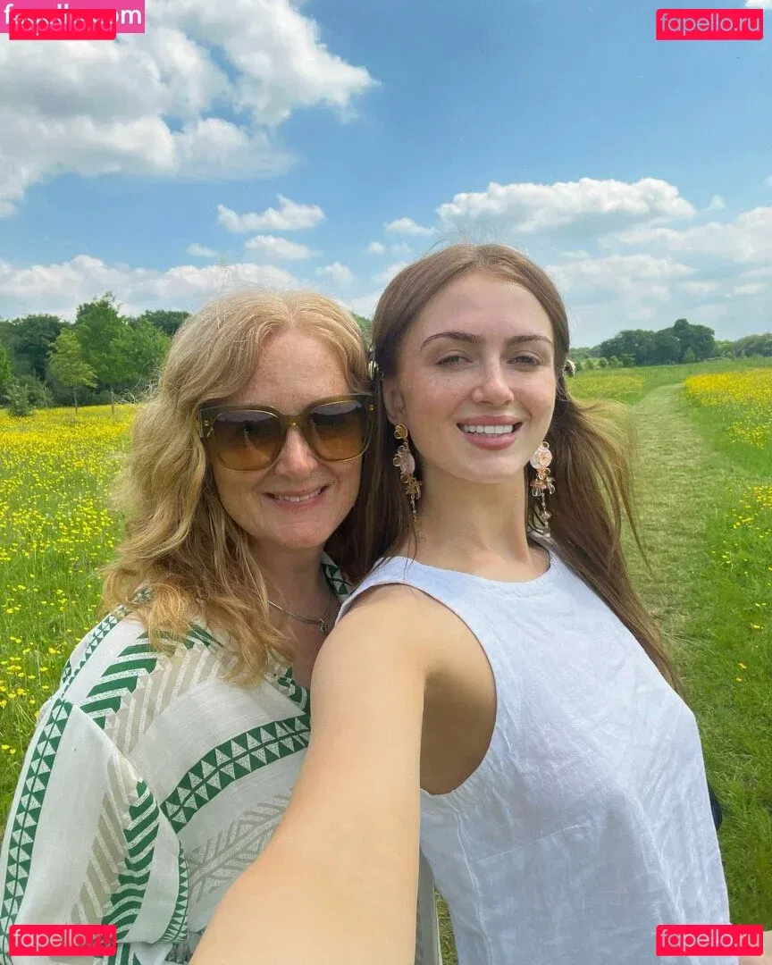 Maisie Smith Onlyfans Photo Gallery 