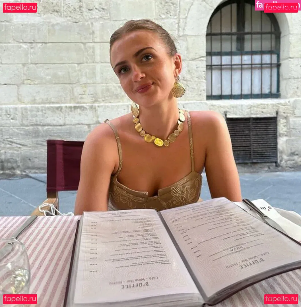 Maisie Smith Onlyfans Photo Gallery 