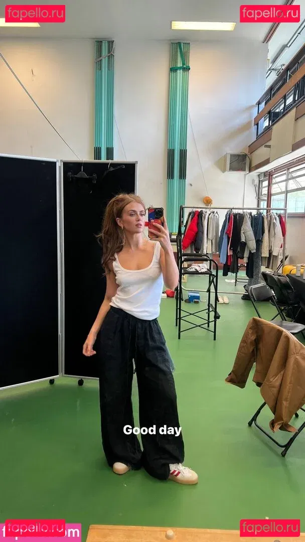 Maisie Smith Onlyfans Photo Gallery 