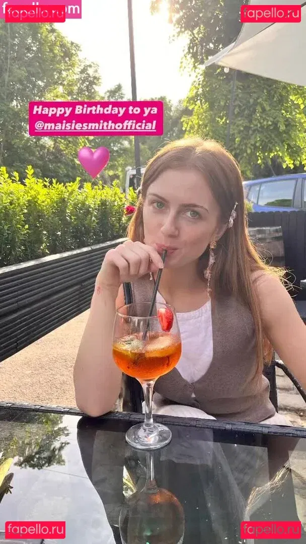 Maisie Smith Onlyfans Photo Gallery 