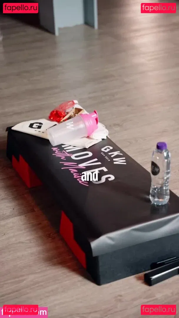 Maisie Smith Onlyfans Photo Gallery 