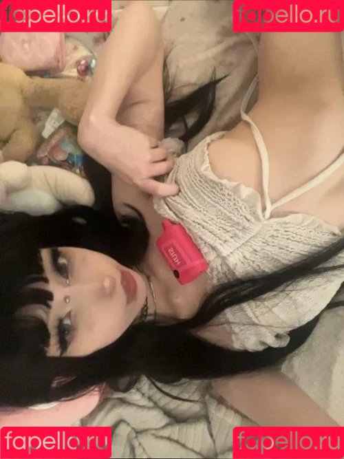 PetitePoster18 Onlyfans Photo Gallery 