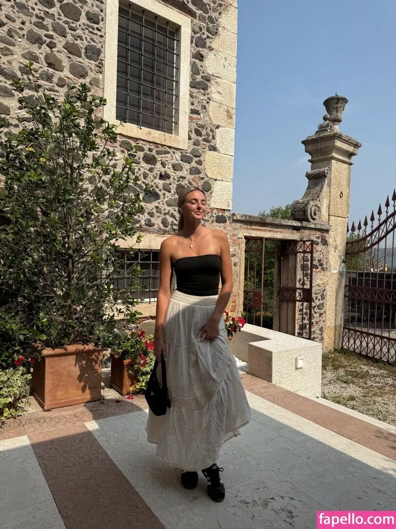 Beez ASMR Onlyfans Photo Gallery 