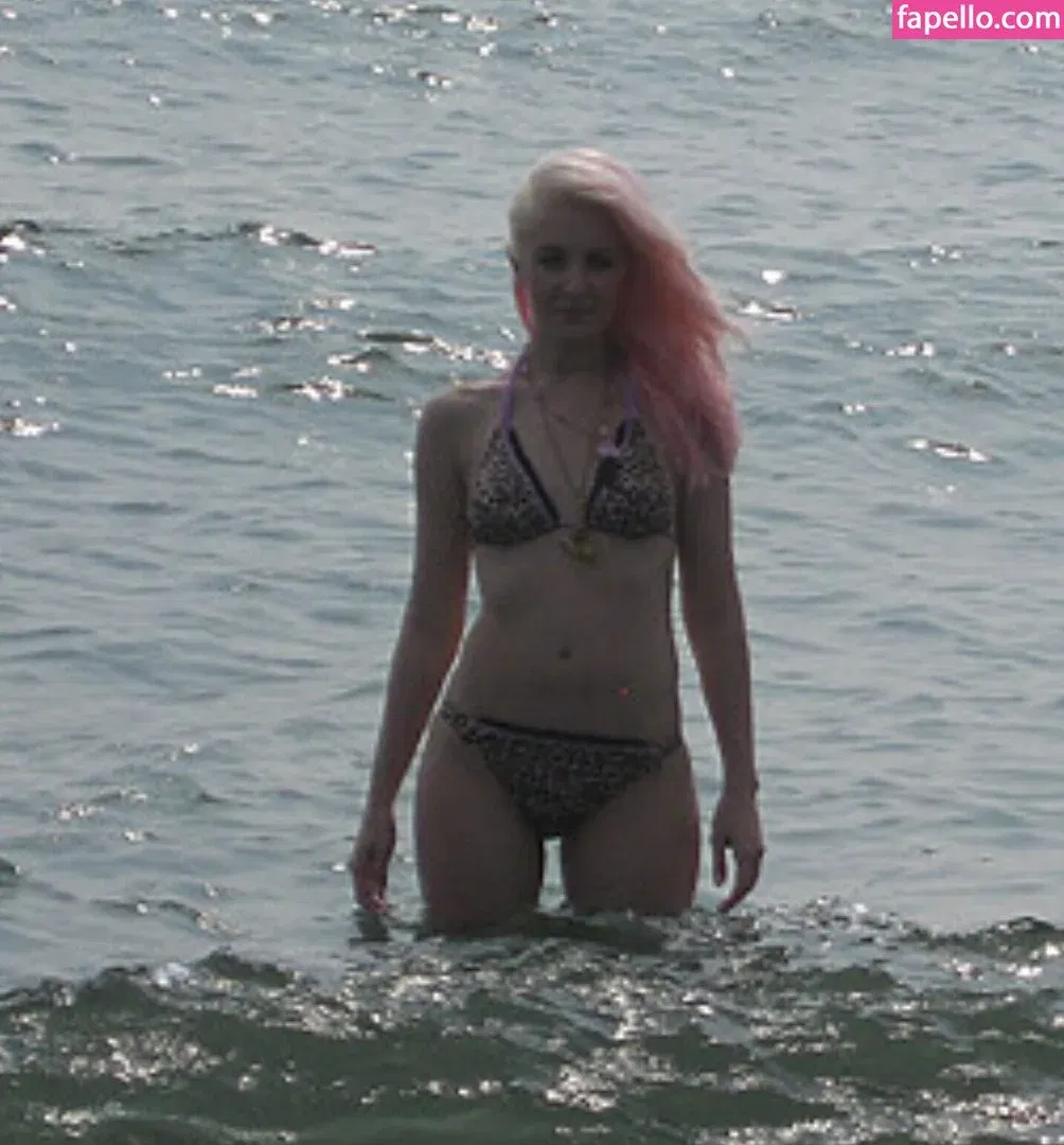 ALBinwonderland Onlyfans Photo Gallery 