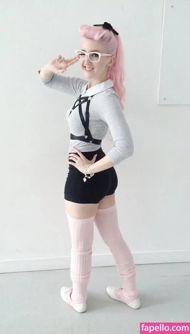 ALBinwonderland Onlyfans Photo Gallery 