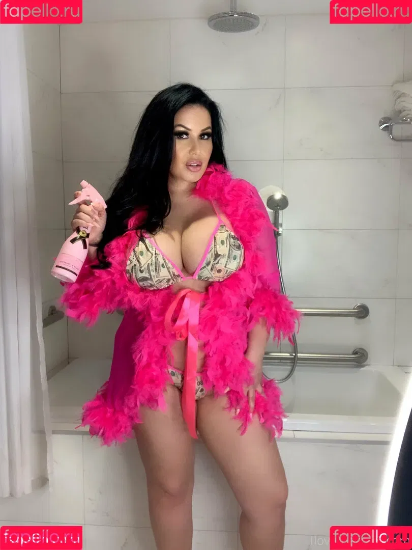 latinamilfnyc Onlyfans Photo Gallery 
