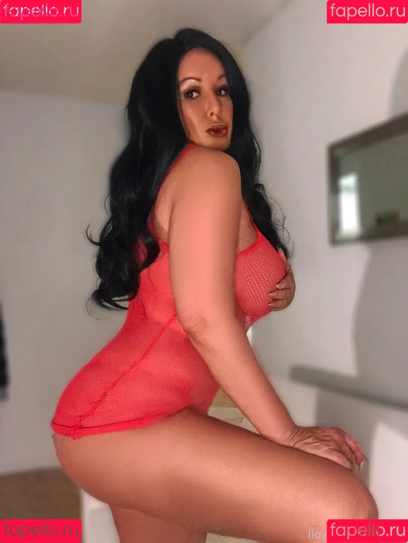 latinamilfnyc Onlyfans Photo Gallery 