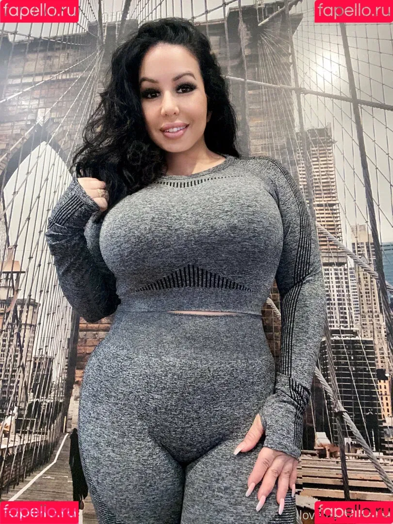 latinamilfnyc Onlyfans Photo Gallery 