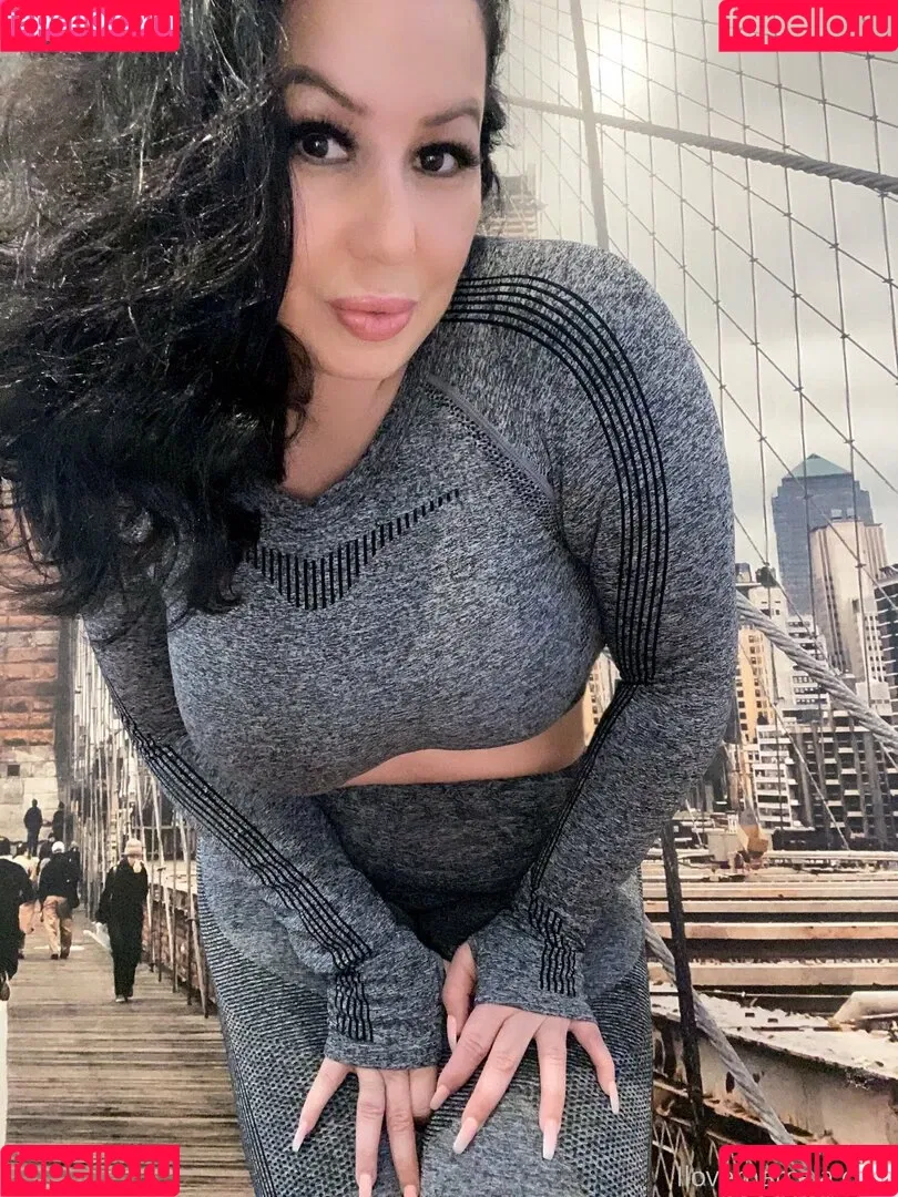 latinamilfnyc Onlyfans Photo Gallery 