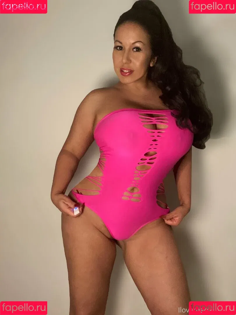 latinamilfnyc Onlyfans Photo Gallery 