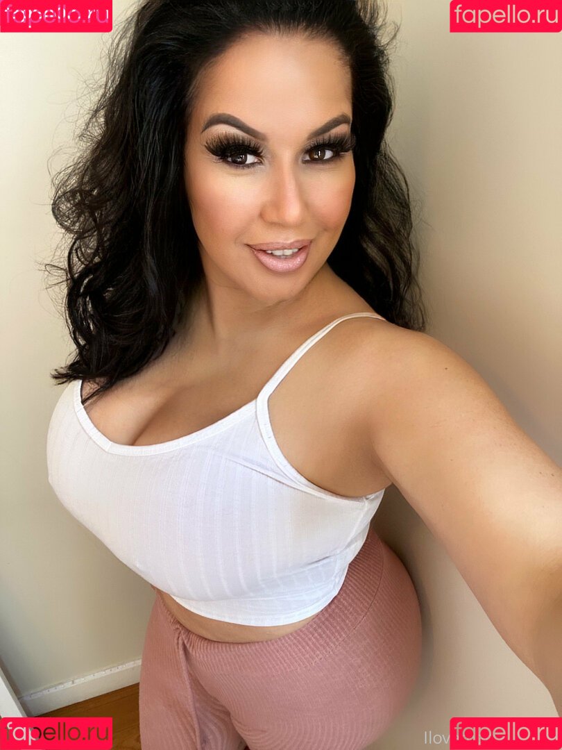 latinamilfnyc Onlyfans Photo Gallery 