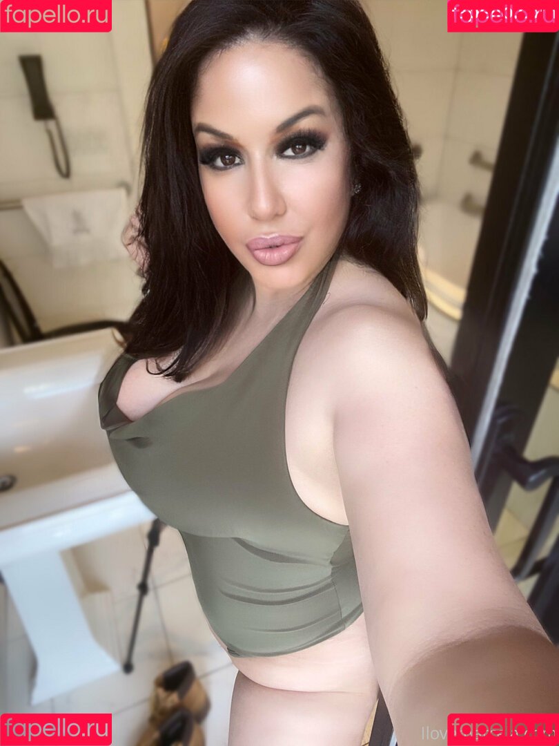 latinamilfnyc Onlyfans Photo Gallery 