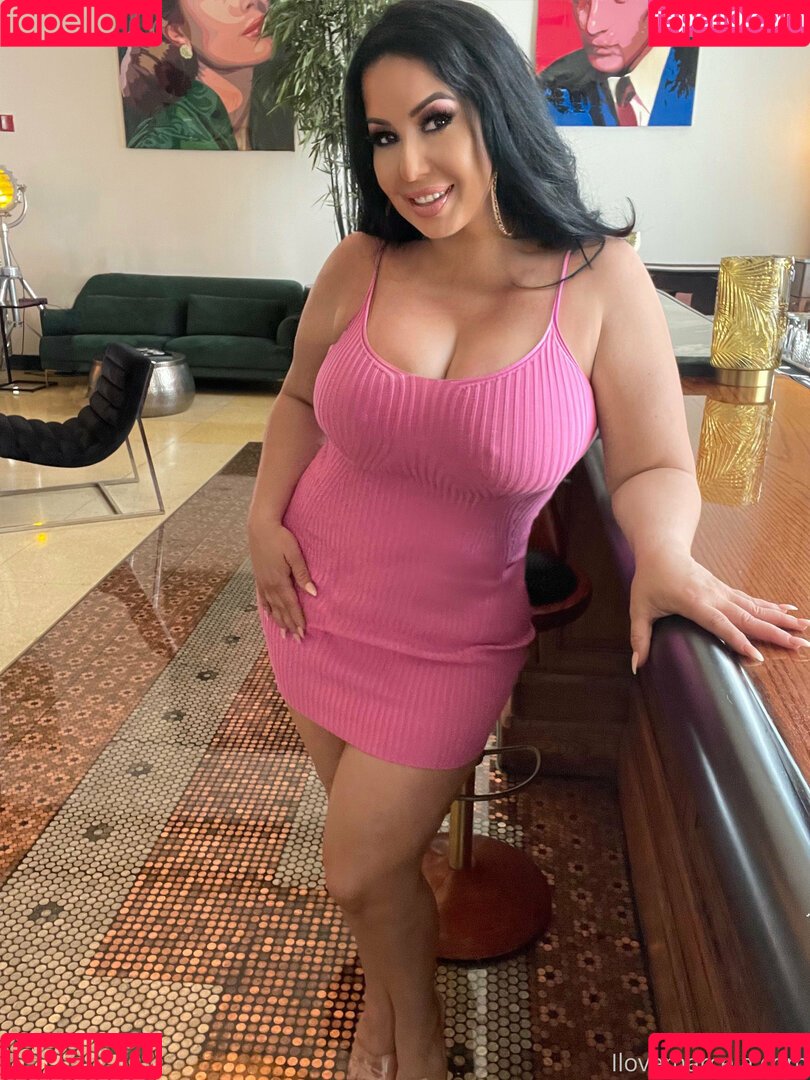 latinamilfnyc Onlyfans Photo Gallery 