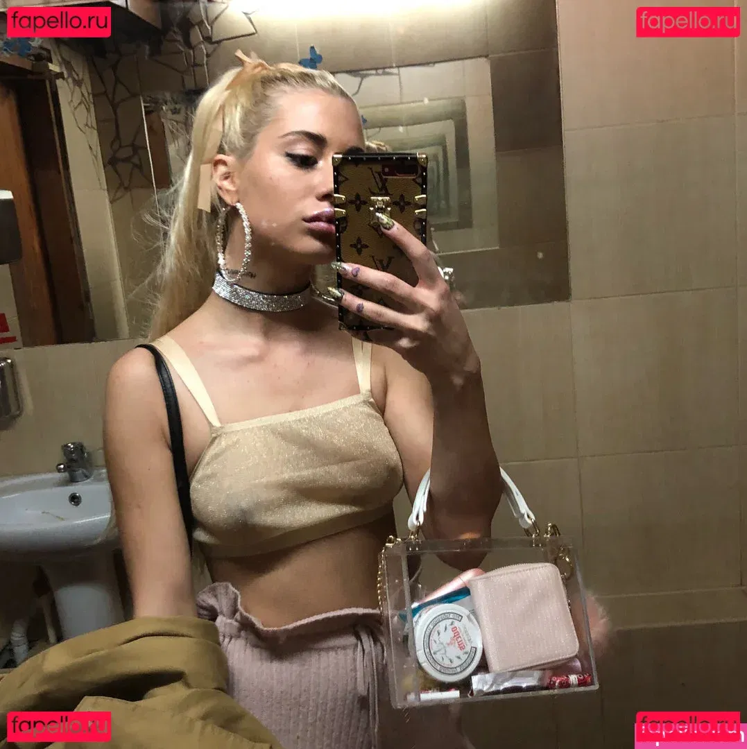 miawaifuvip Onlyfans Photo Gallery 