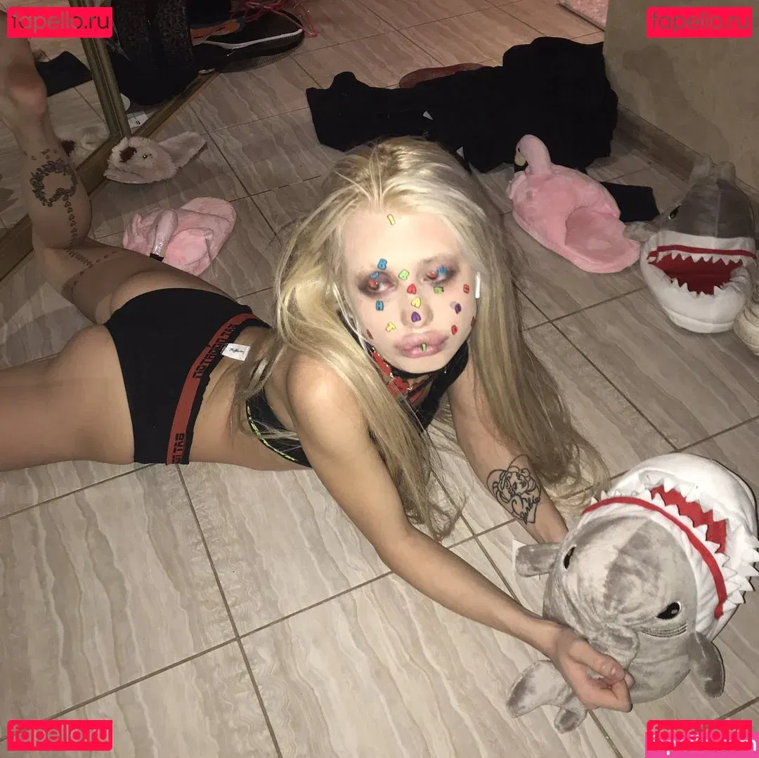 miawaifuvip Onlyfans Photo Gallery 