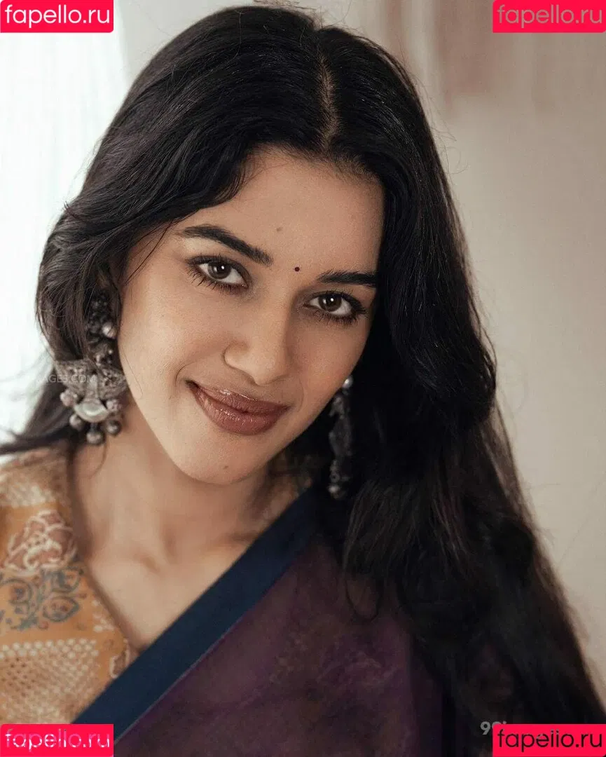Mirnalini Ravi Onlyfans Photo Gallery 