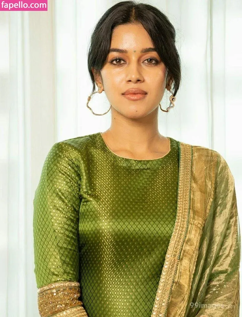 Mirnalini Ravi Onlyfans Photo Gallery 