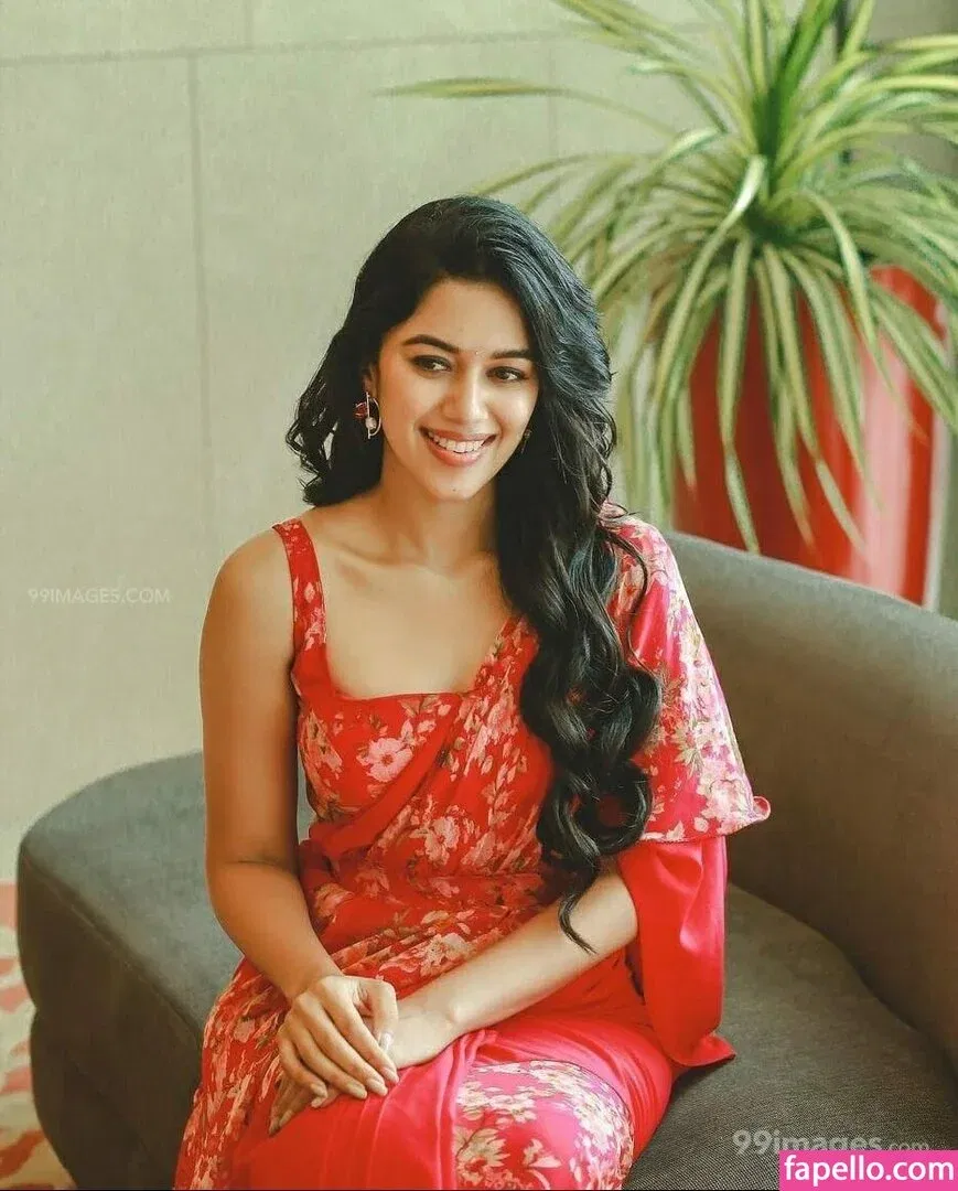 Mirnalini Ravi Onlyfans Photo Gallery 