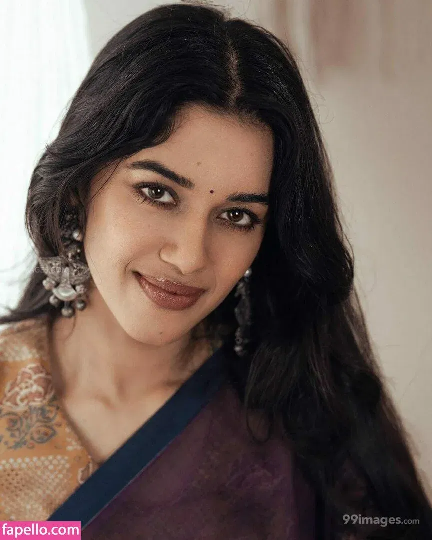 Mirnalini Ravi Onlyfans Photo Gallery 