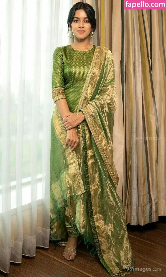 Mirnalini Ravi Onlyfans Photo Gallery 