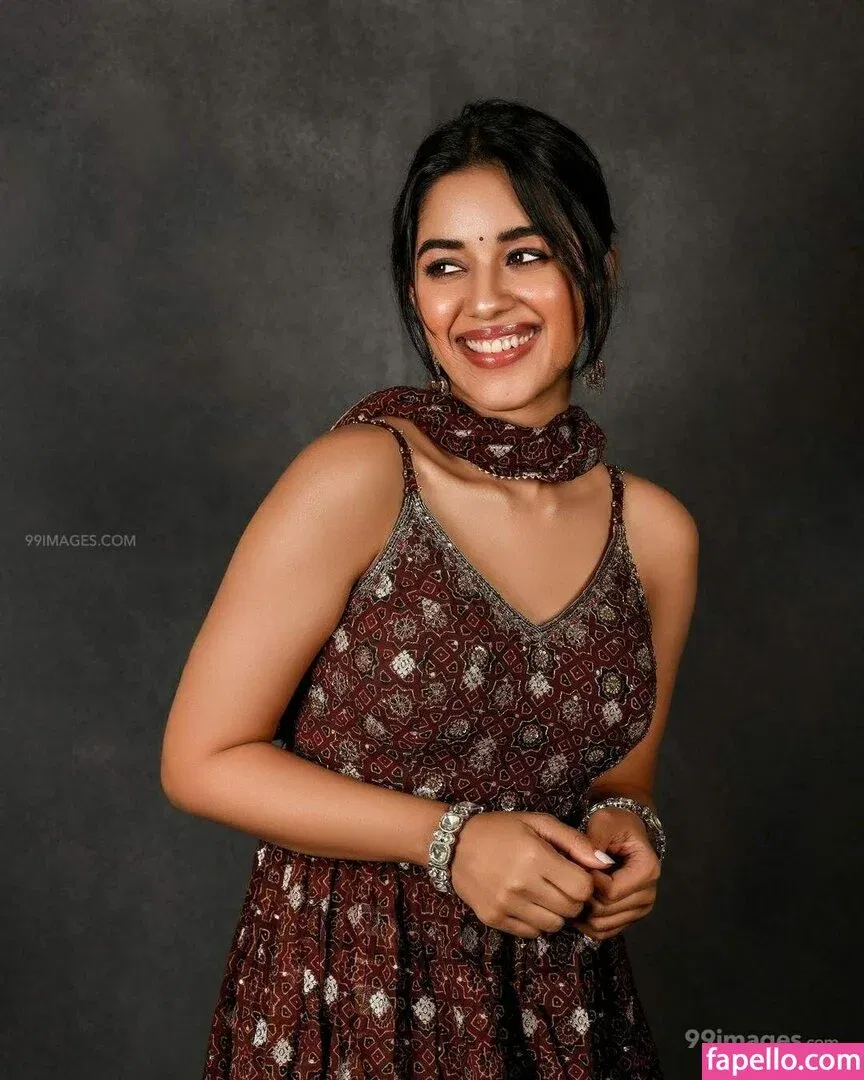 Mirnalini Ravi Onlyfans Photo Gallery 