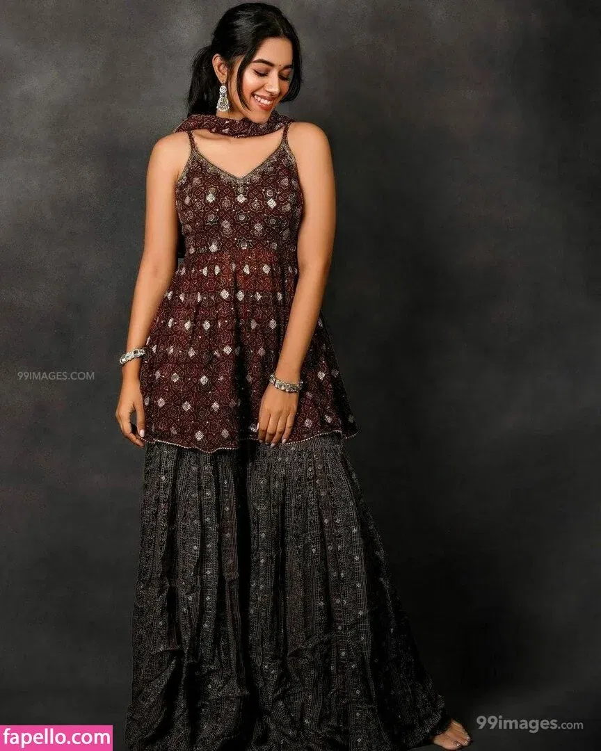 Mirnalini Ravi Onlyfans Photo Gallery 