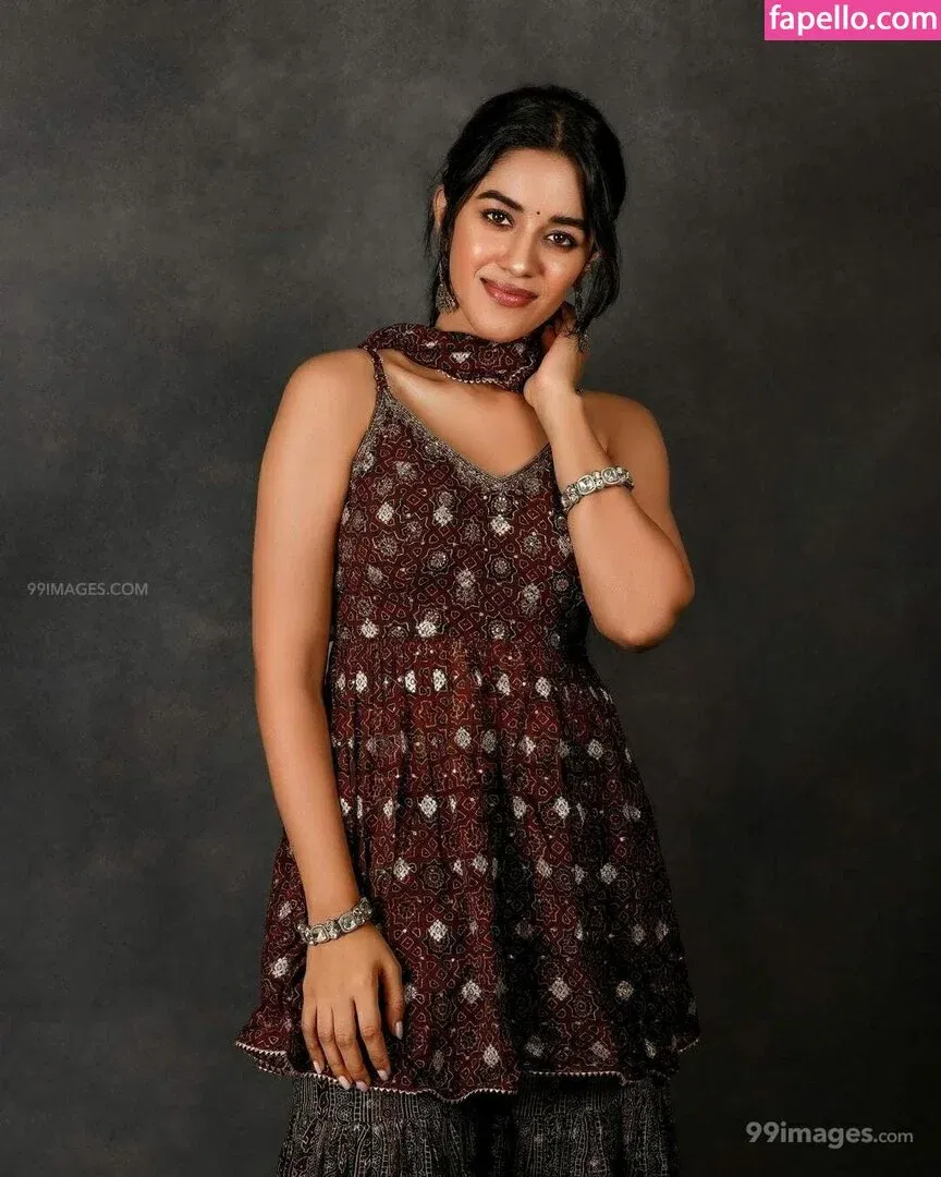 Mirnalini Ravi Onlyfans Photo Gallery 