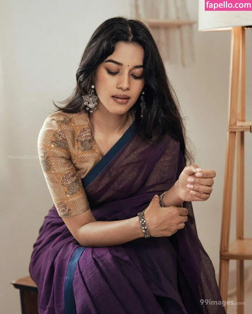 Mirnalini Ravi Onlyfans Photo Gallery 