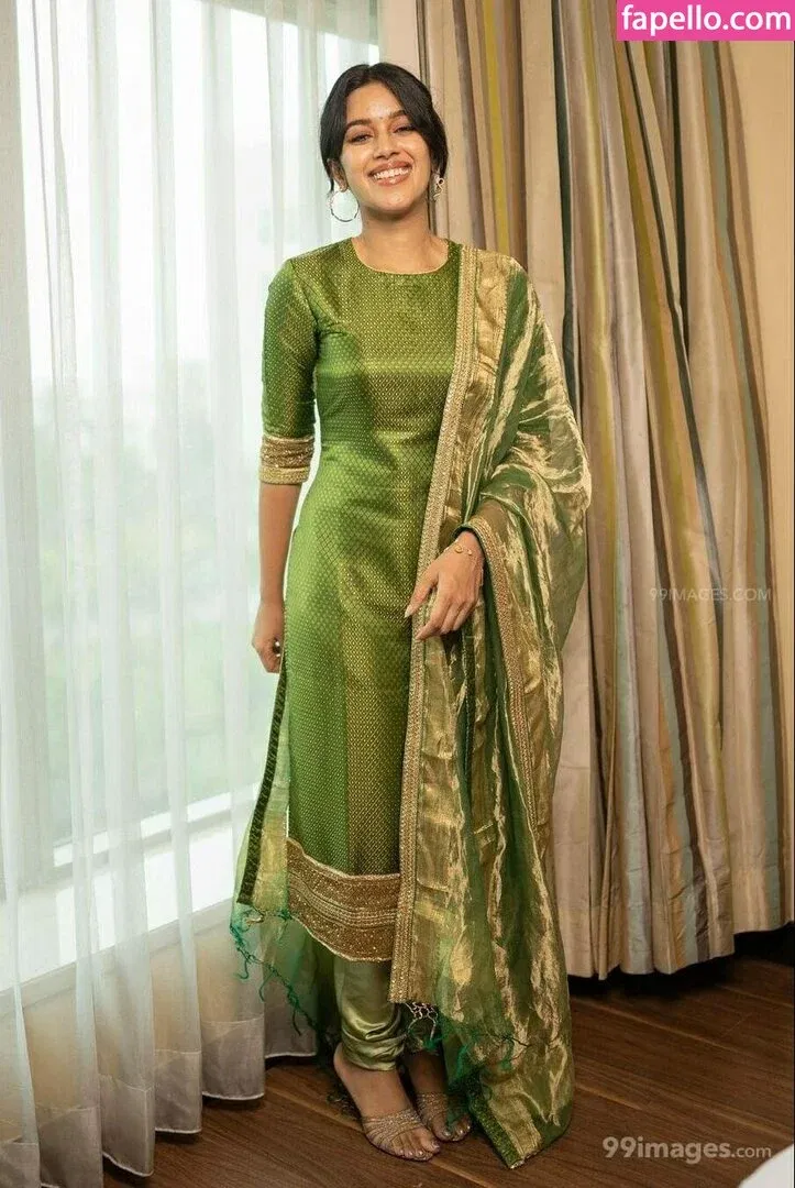 Mirnalini Ravi Onlyfans Photo Gallery 