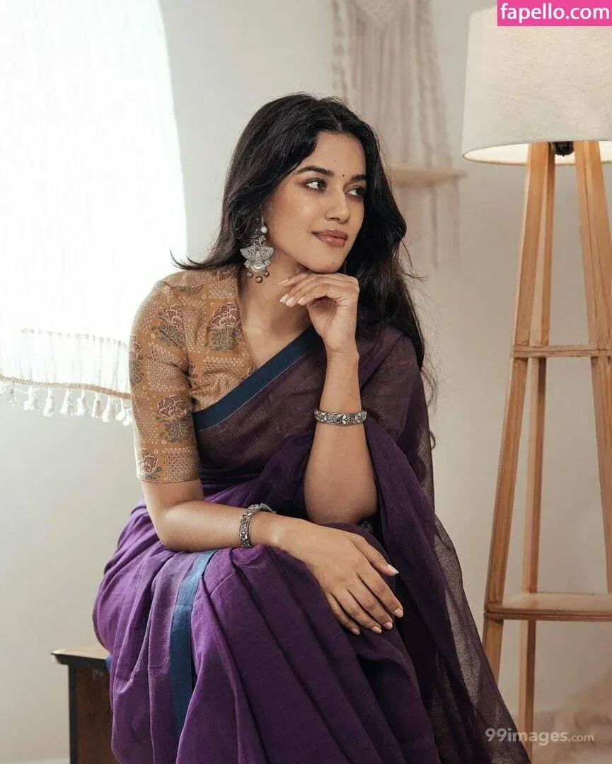 Mirnalini Ravi Onlyfans Photo Gallery 