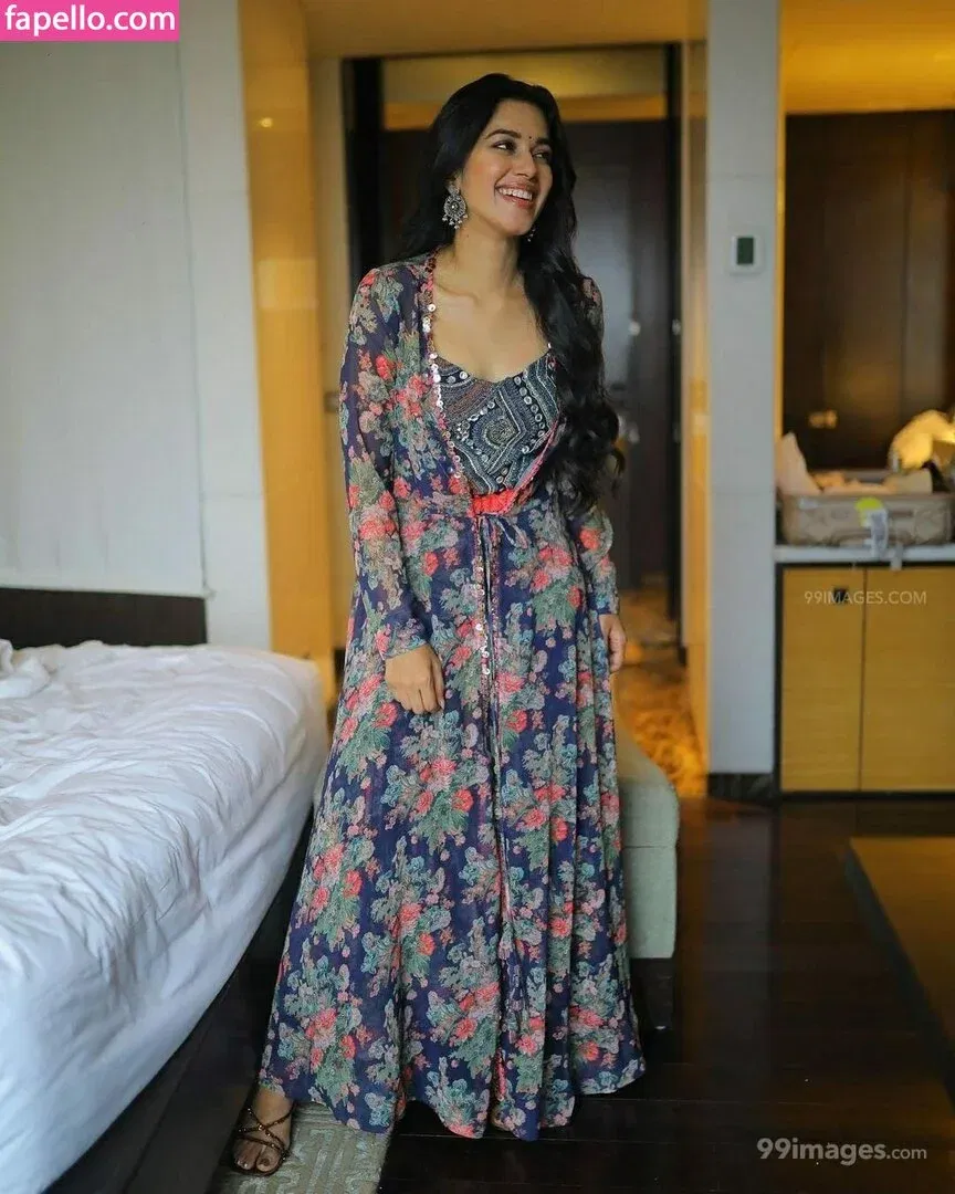 Mirnalini Ravi Onlyfans Photo Gallery 