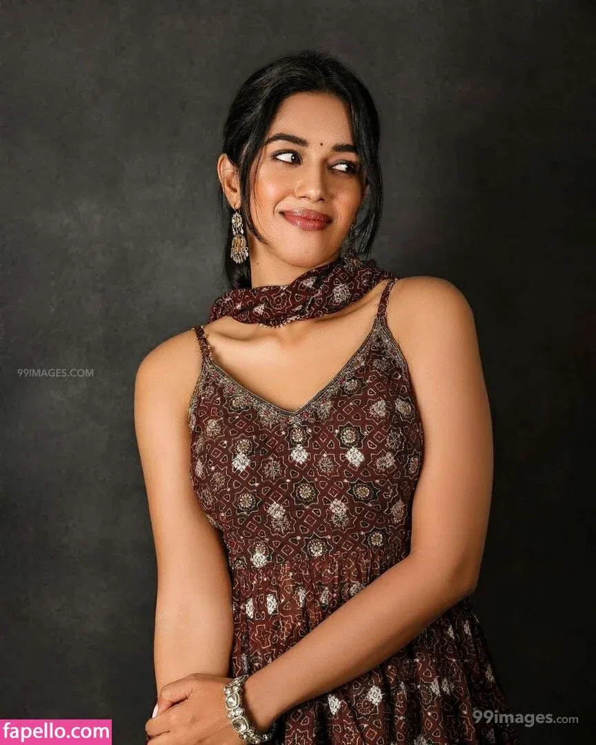 Mirnalini Ravi Onlyfans Photo Gallery 