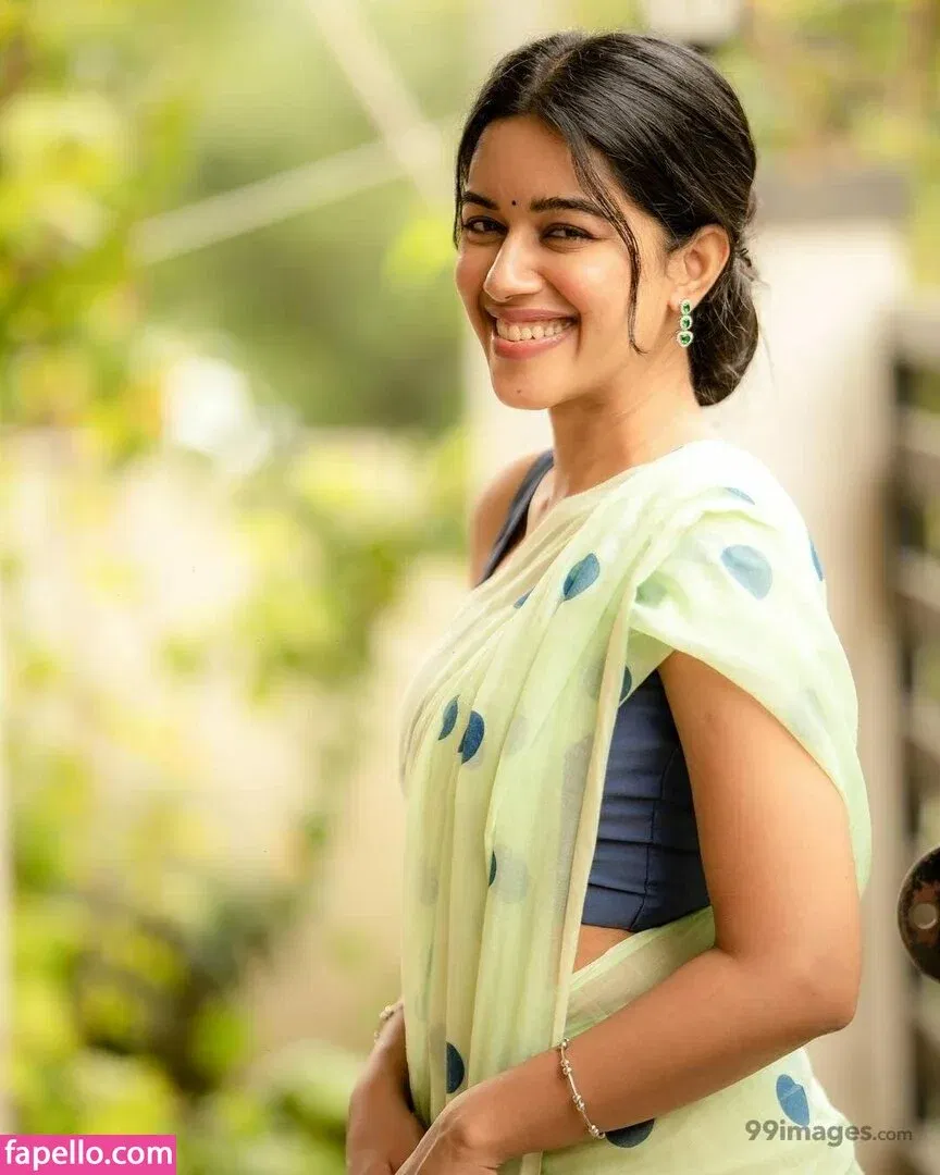 Mirnalini Ravi Onlyfans Photo Gallery 