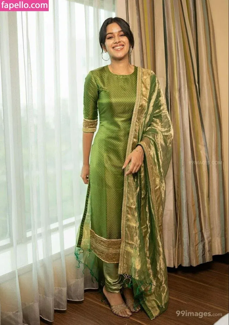 Mirnalini Ravi Onlyfans Photo Gallery 