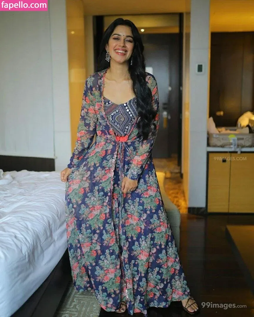 Mirnalini Ravi Onlyfans Photo Gallery 